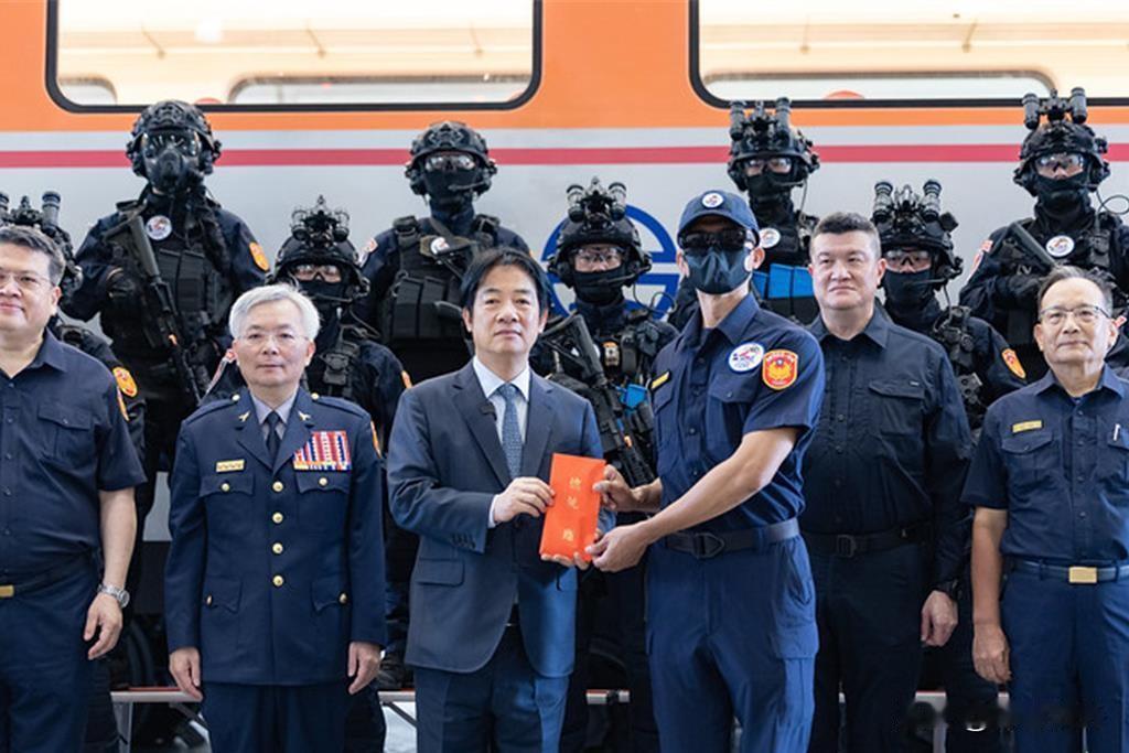 台湾也有恐怖主义吗？
昨天，赖清德视察了台湾的反恐训练中心
台湾的反恐隶属于台湾