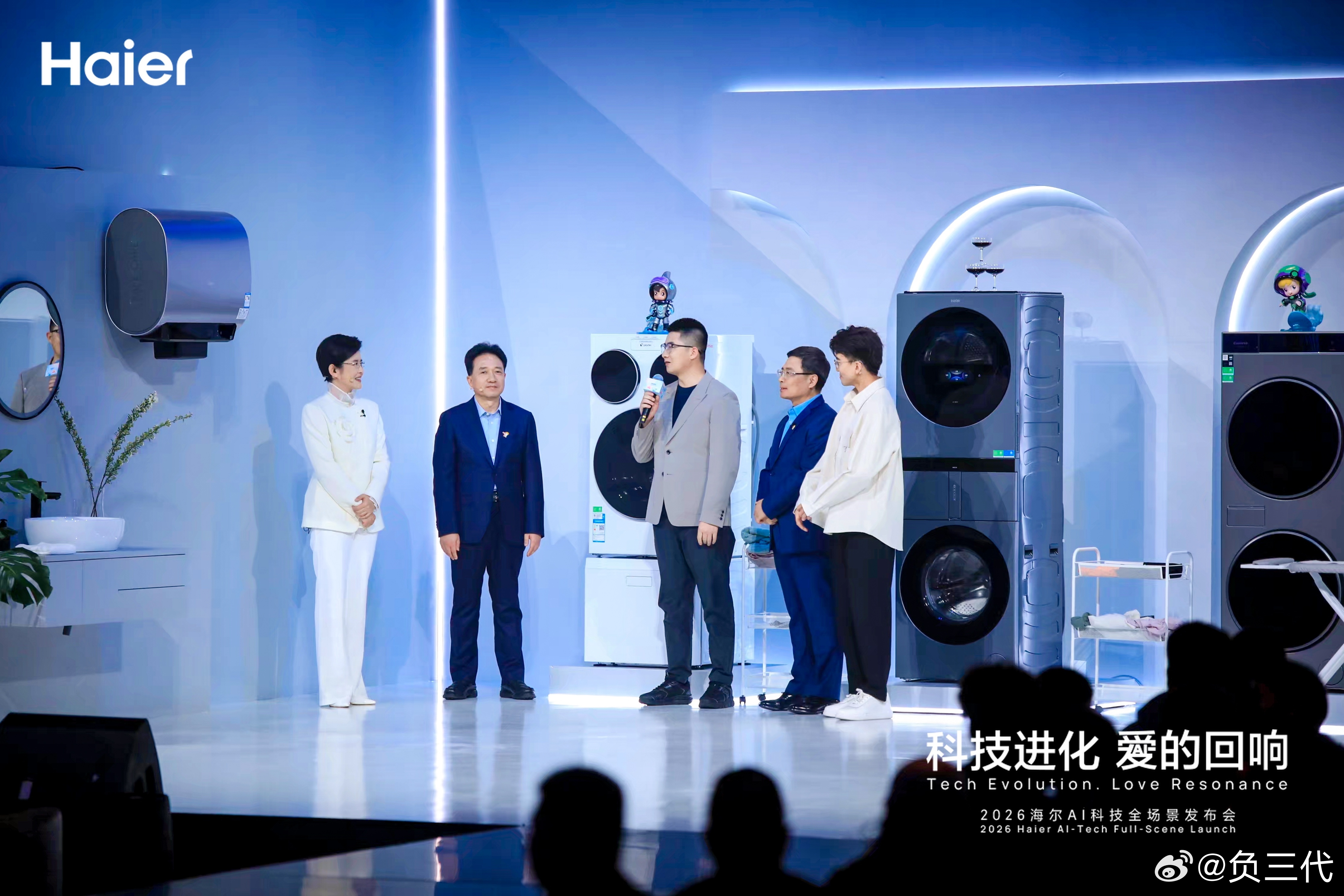 P图许愿网友被周云杰请到了现场当年随手P图许愿三筒洗衣机的网友，今天被周云杰亲自