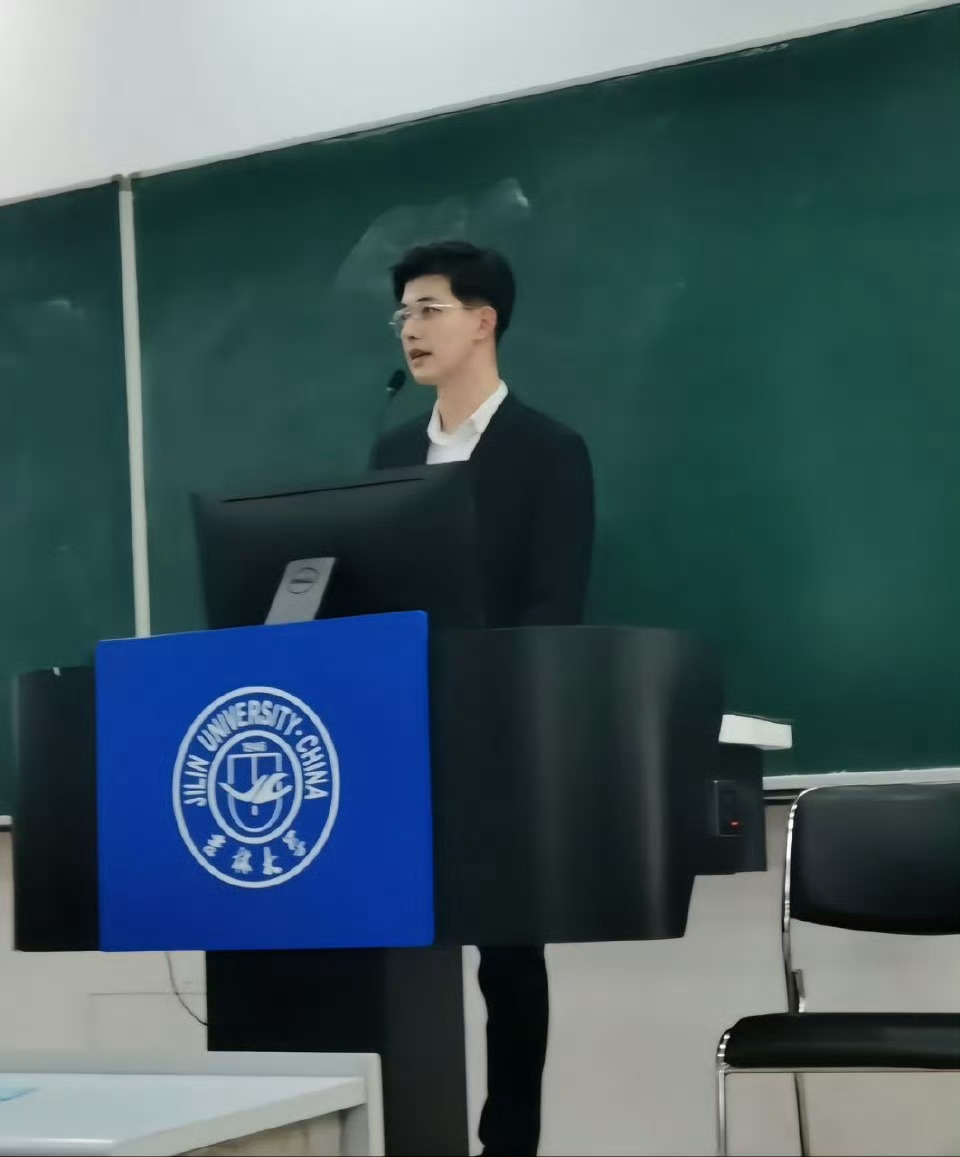 #前华为高颜值HR入职京东做主播#华为高颜值HR离职后入职京东，主业HR工作，兼