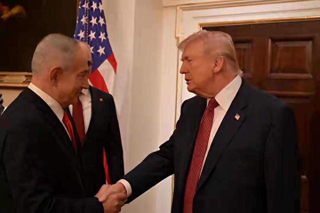 当着内塔尼亚胡的面，特朗普的态度很坚决，伊朗高层随即送上助攻