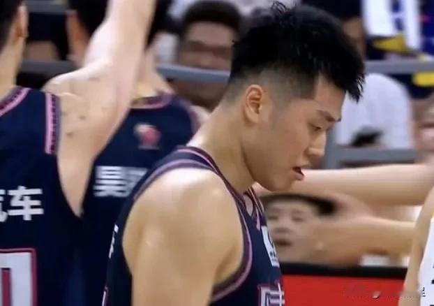广东队今晚在主场以106：96艰难地战胜了浙江东阳光药，在季后赛1/4决赛中以2