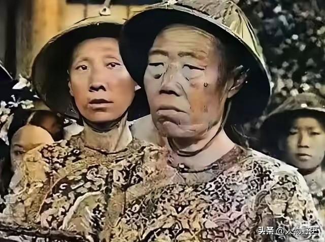 1908年慈禧太后去世，李莲英立马请求回老家养老。隆裕太后面色不善，心想：“你做