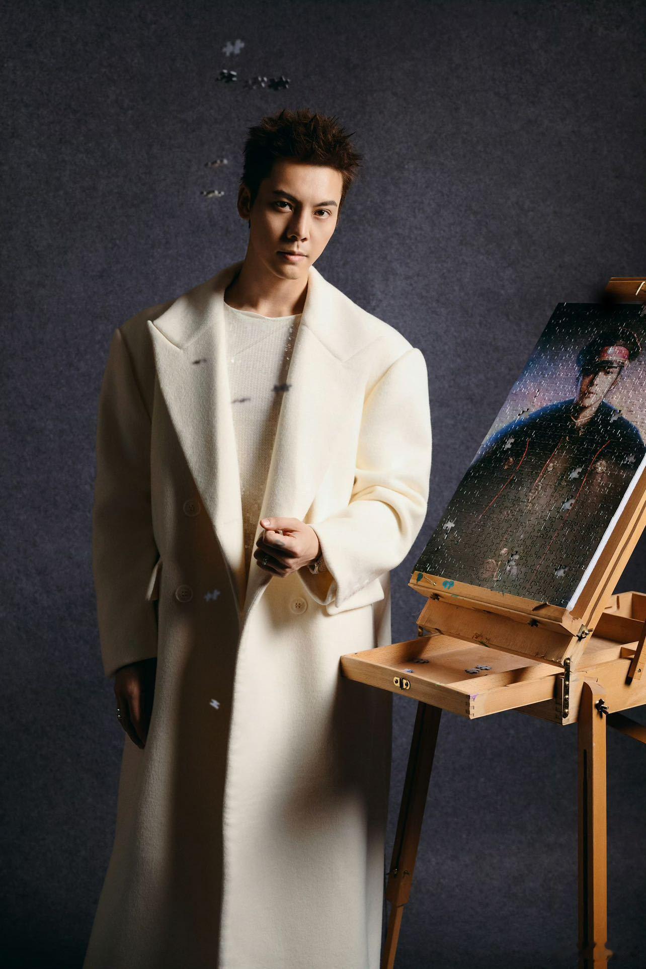 陈伟霆佛爷来微博之夜点天灯了陈伟霆竟然是第一次参加微博之夜 首登就整佛爷点天灯的