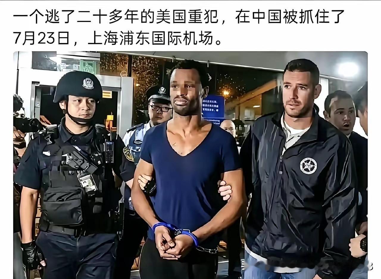 鸡皮疙瘩起了一身。
美国逃犯。竟然藏在了我们的某个幼儿园内当外教。。。那些把孩子