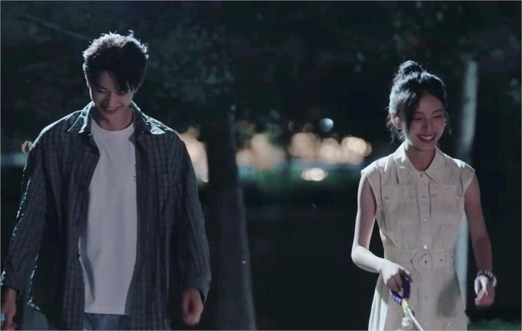 心动8他俩居然爆灯了被《心动8》里的出行场景圈粉不得不说极光银领克07 EM-P
