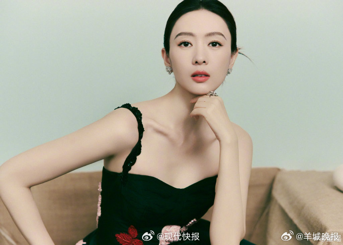 #童瑶工作室回应网传继子#【#童瑶方称和王政源素不相识#】针对近期网络上出现将演