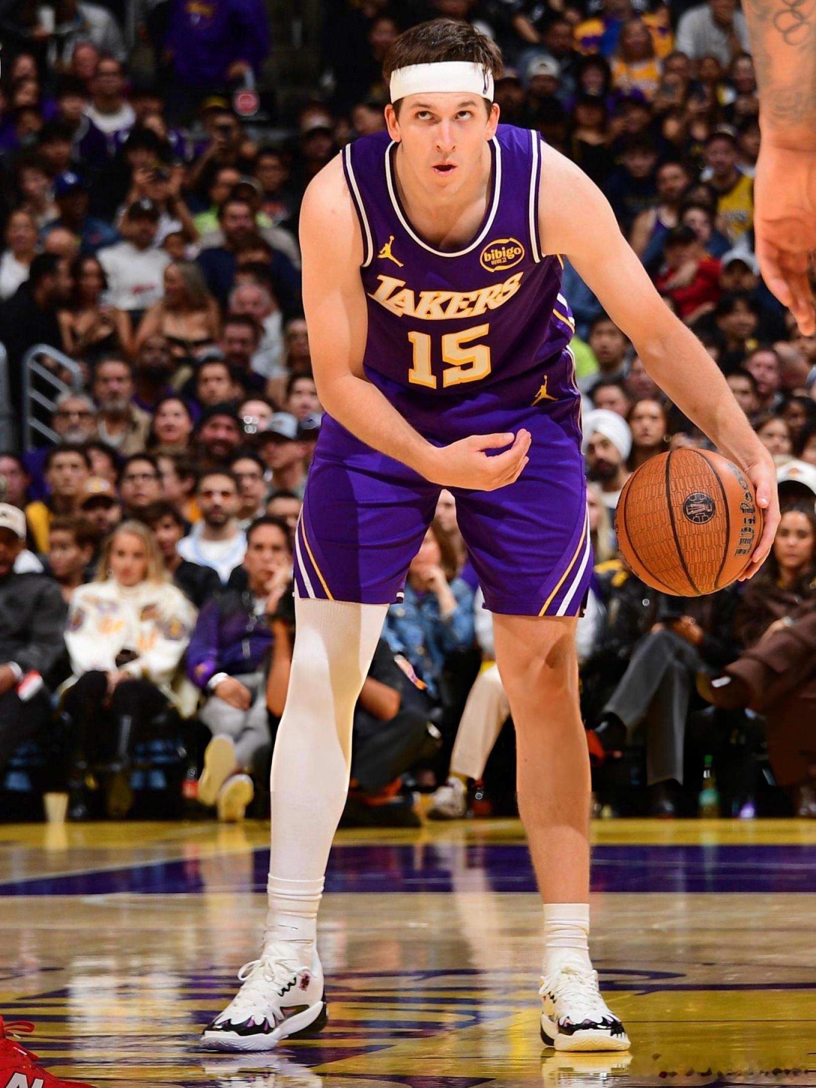 里夫斯上脚准者AR3「Vision」，砍下38分8板3助，湖人赢下独行侠！评论区