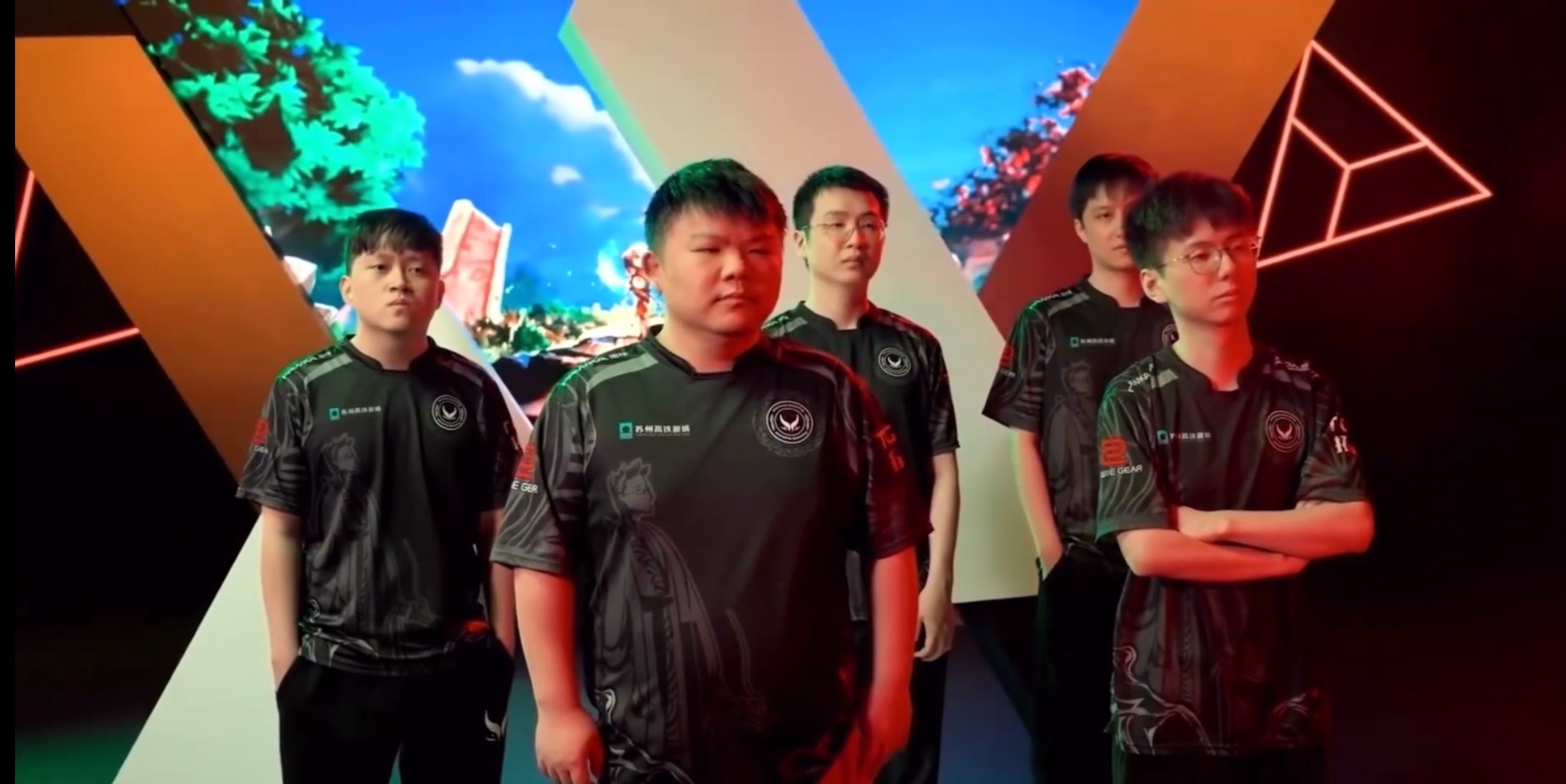 Xinq：之前行星神做眼睛手术了啊，就说去帮VG他们打4，但是和这个月没关系，他