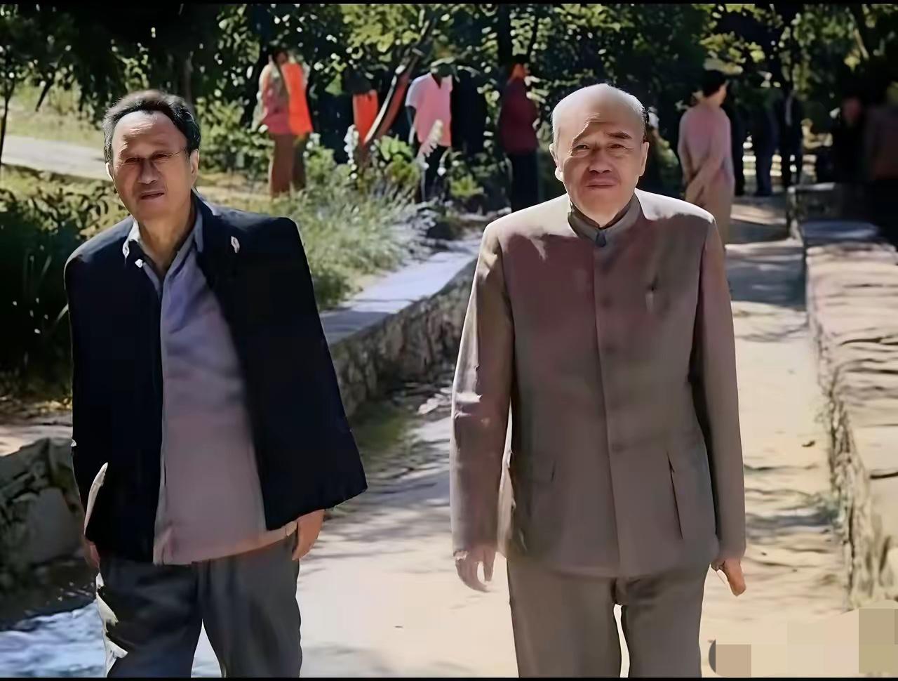 他是我最崇拜的人之一！
一生刚正不阿、坚守真理。
特殊时期，他不顾个人安危，在会