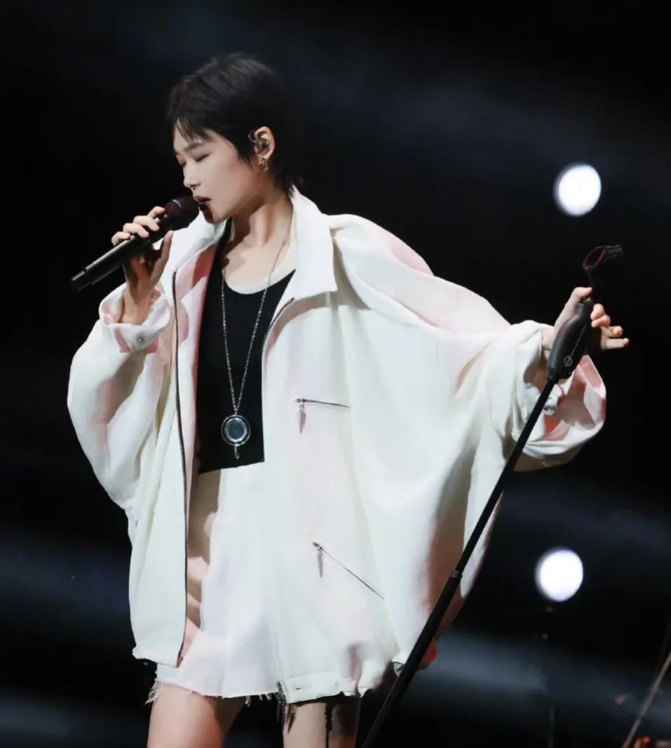 250503 “劳模”李宇春同学，扬州之后，下个路口是哪里？演唱会该有消息啦！