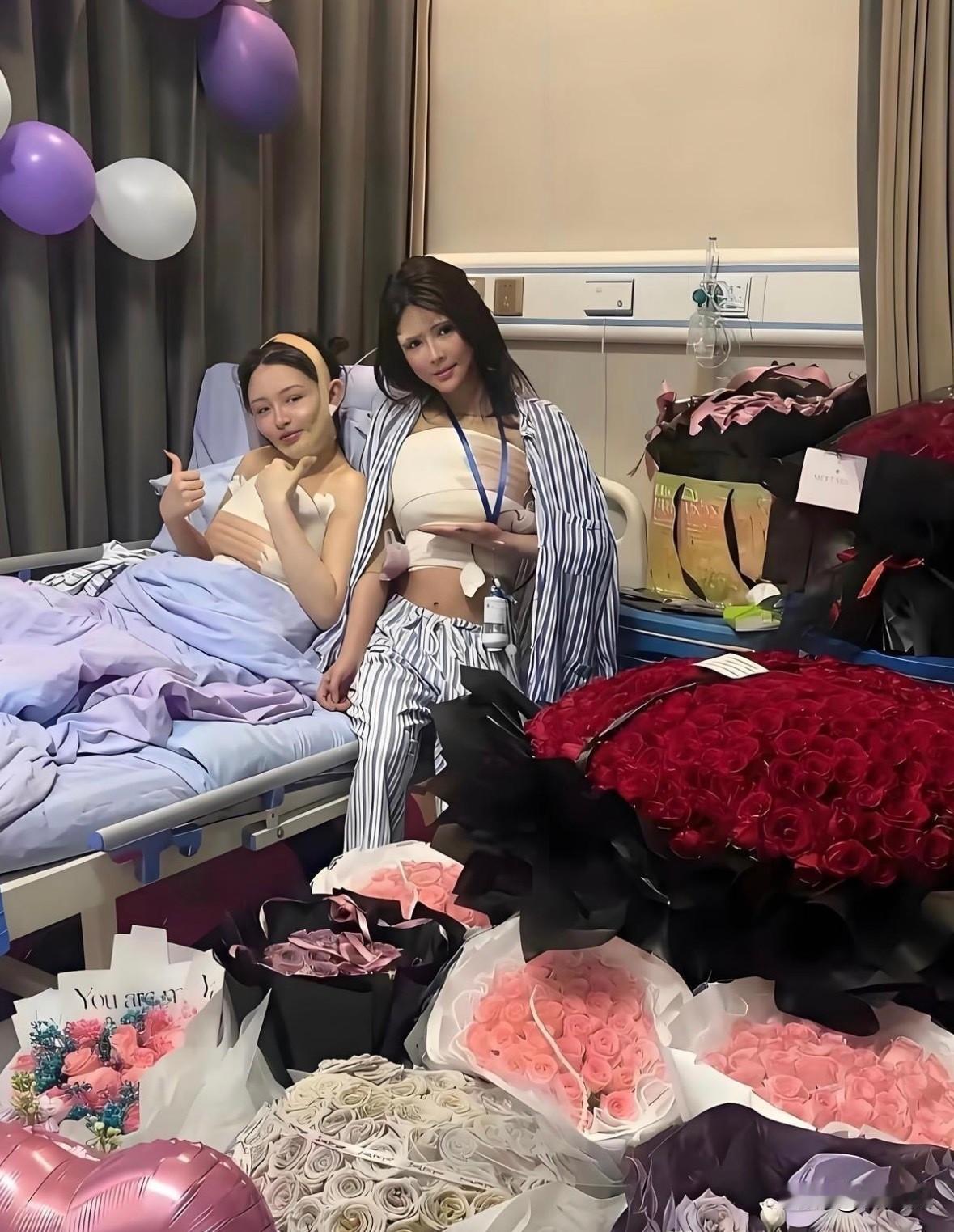 现在的姑娘胆真大，把脸上不平整的地方填了个遍，手术期间还遭了不少罪。

明明知道