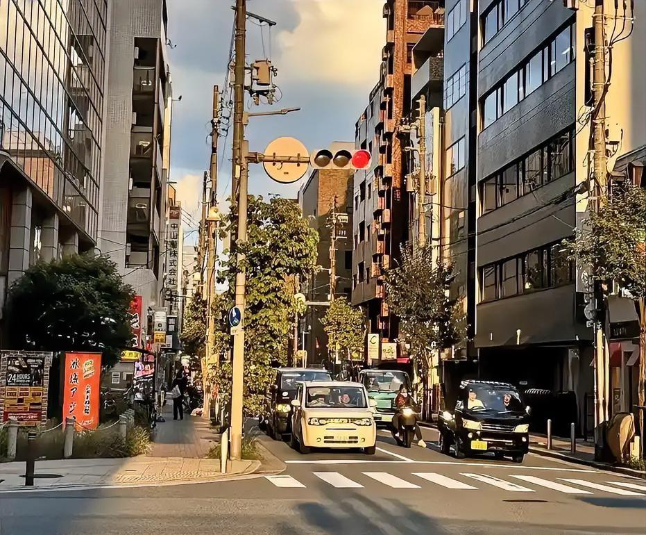 日本记者：大街上没有一个中国人。老板：没有中国人，我没饭吃了！


12月7日，