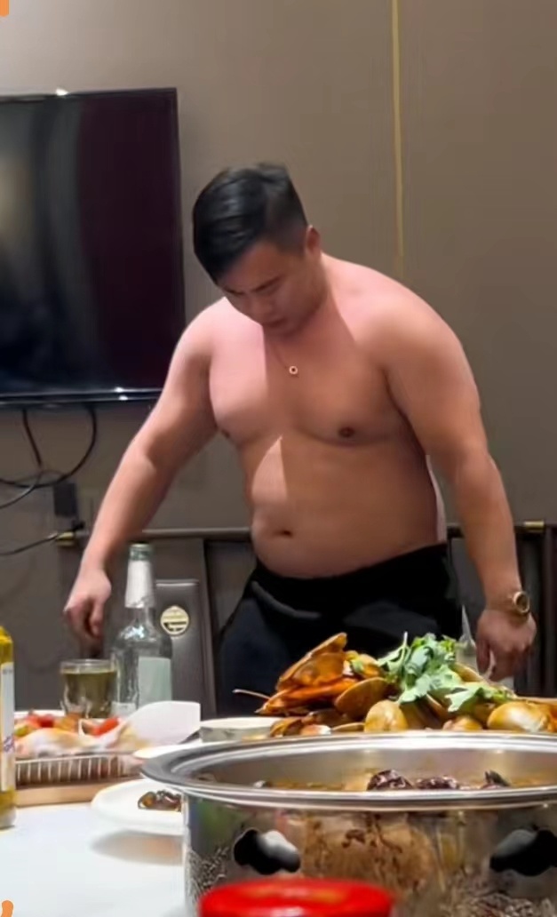直观感受体脂对人形态的影响这是同一个人～～～～ ​​​