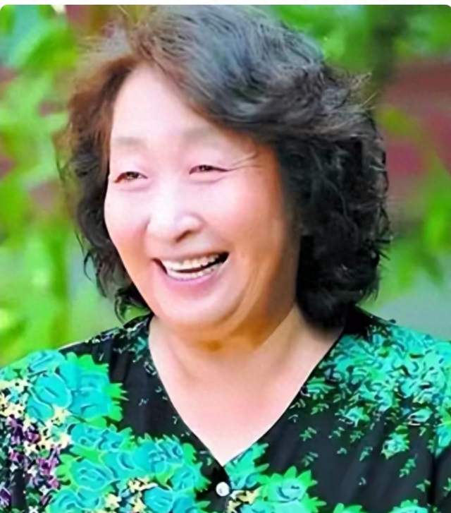 92岁老戏骨彭玉近况曝光！经历两段婚姻生2个女儿，晚年生活幸福
