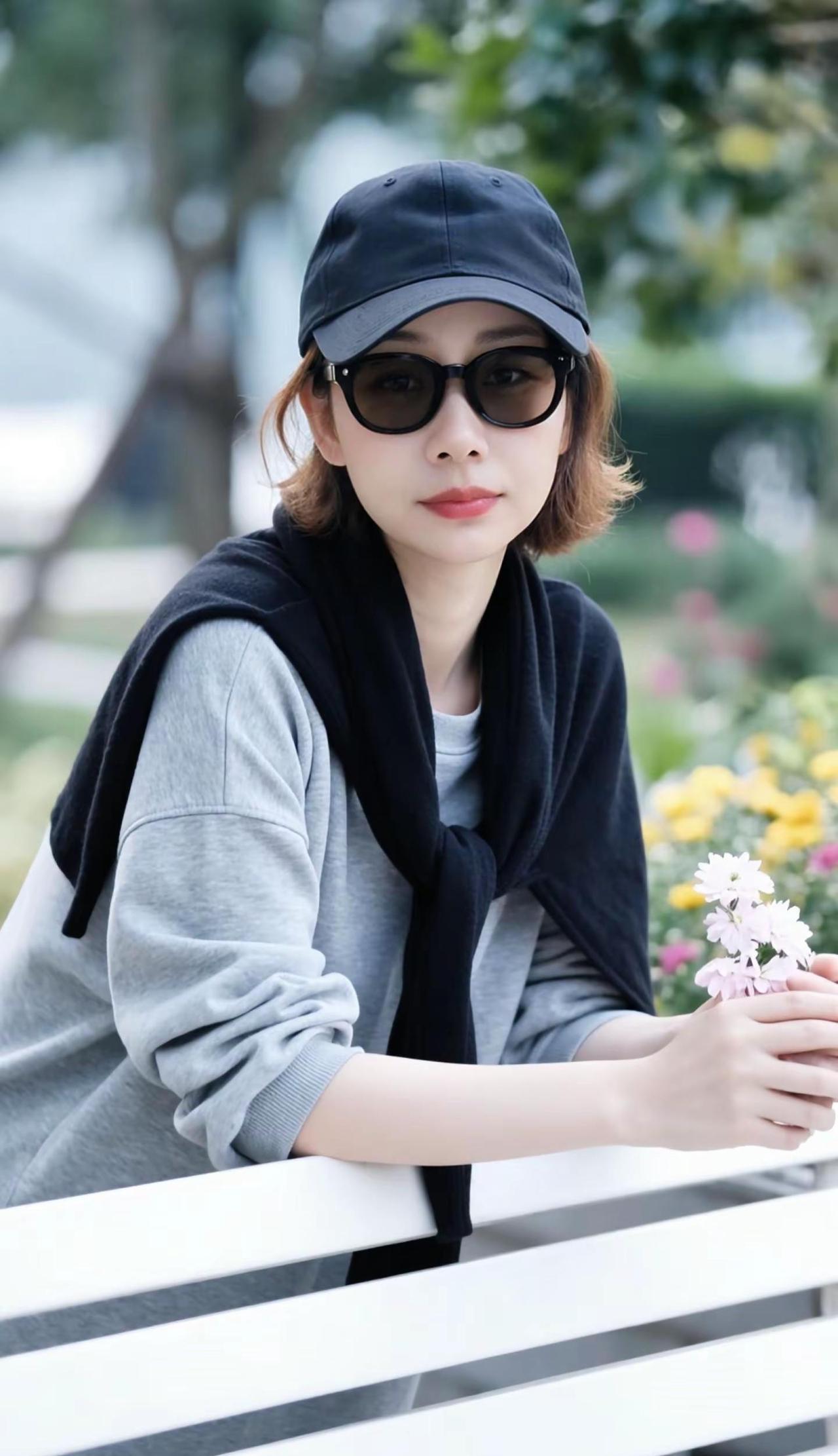 走过半生，岁月沉淀了从容，时光温柔了心境。不慌不忙，自在安然。