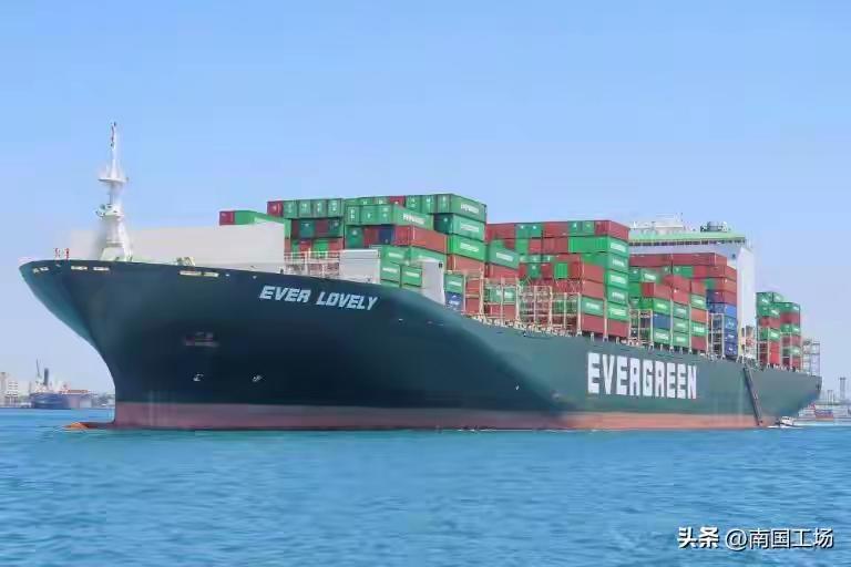 深夜空袭伊朗
霍尔木兹海峡安全通行到底谁了算？是美国还是伊朗。按说双方签了谅解备
