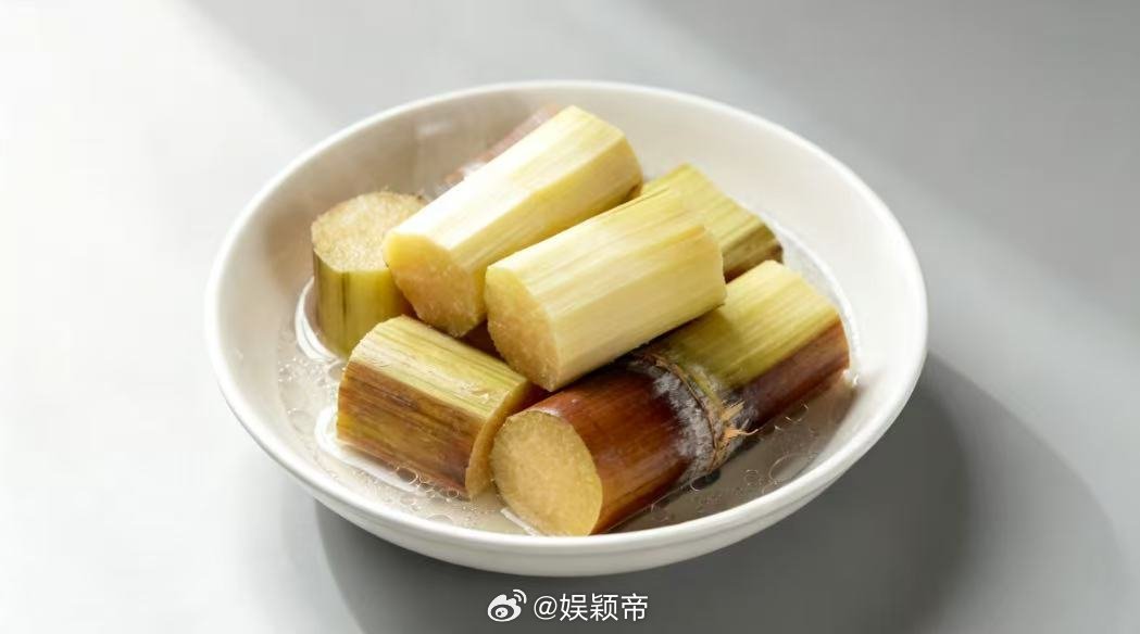 第一次知道甘蔗还能蒸着吃吃了半辈子生啃甘蔗，今天才解锁蒸甘蔗，温热清甜纤维变软，