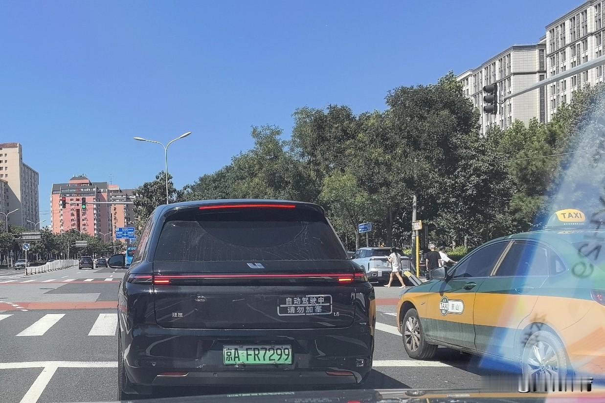 自动驾驶中 请勿加塞