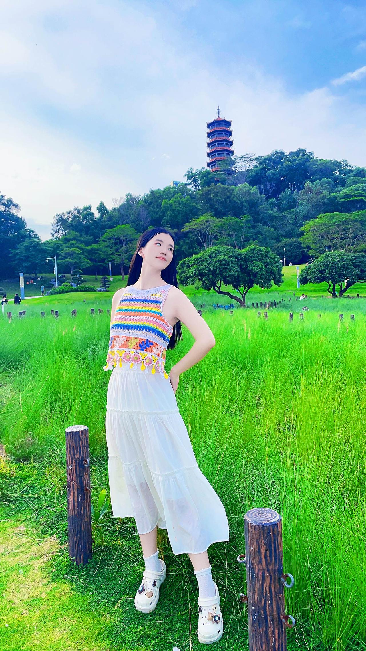 解锁今日 OOTD，衣装是无声的语言，诉说着对生活的热忱，每一次精心搭配，都是爱