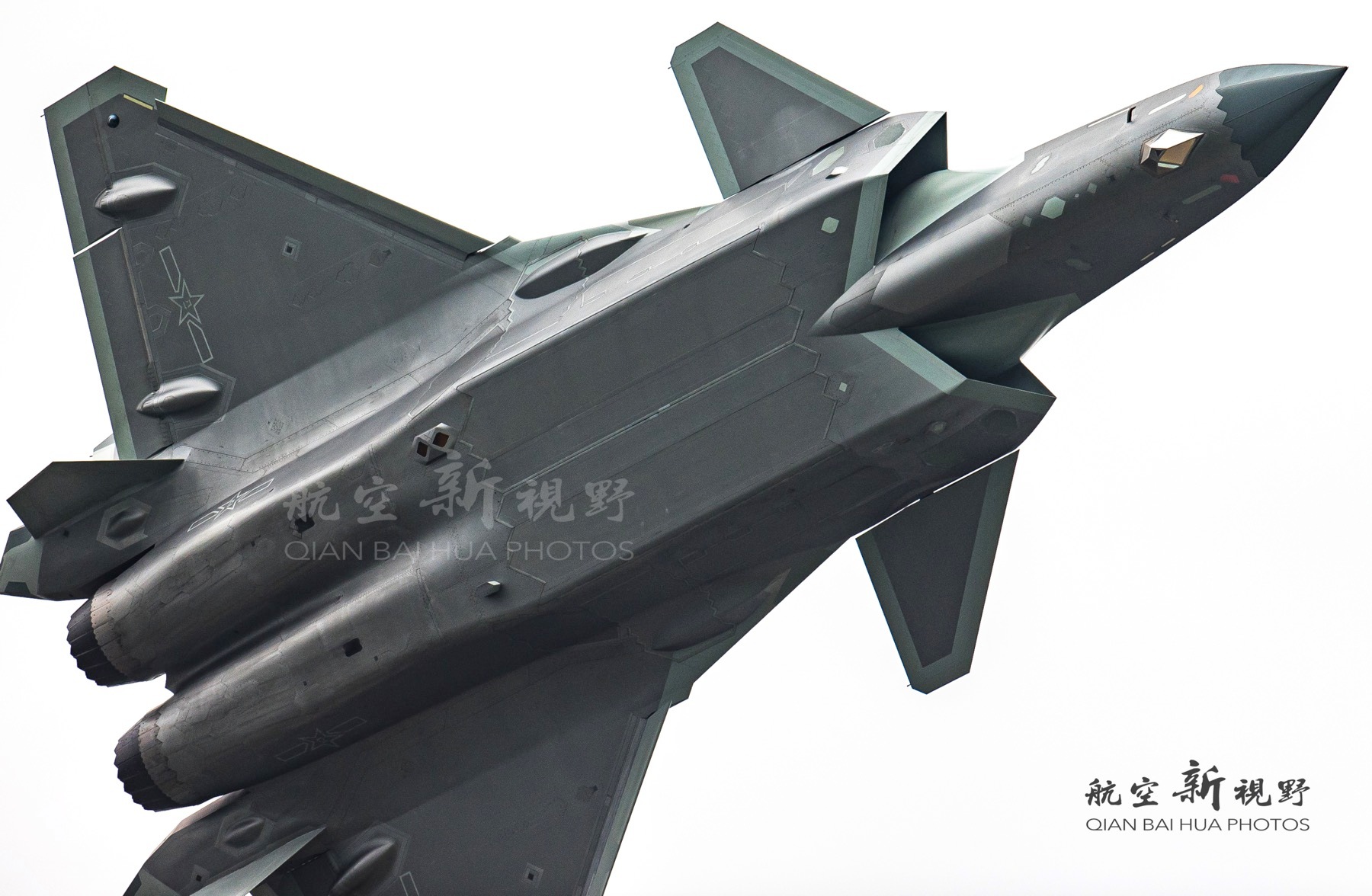 #航空新视野[超话]# 我国空军歼-20隐形战斗机，这精致的做工，真的非常完美。