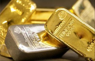 【黄金本周已涨8%】 黄金近期为何暴涨 本周迄今，黄金价格已上涨逾8%，买盘热潮