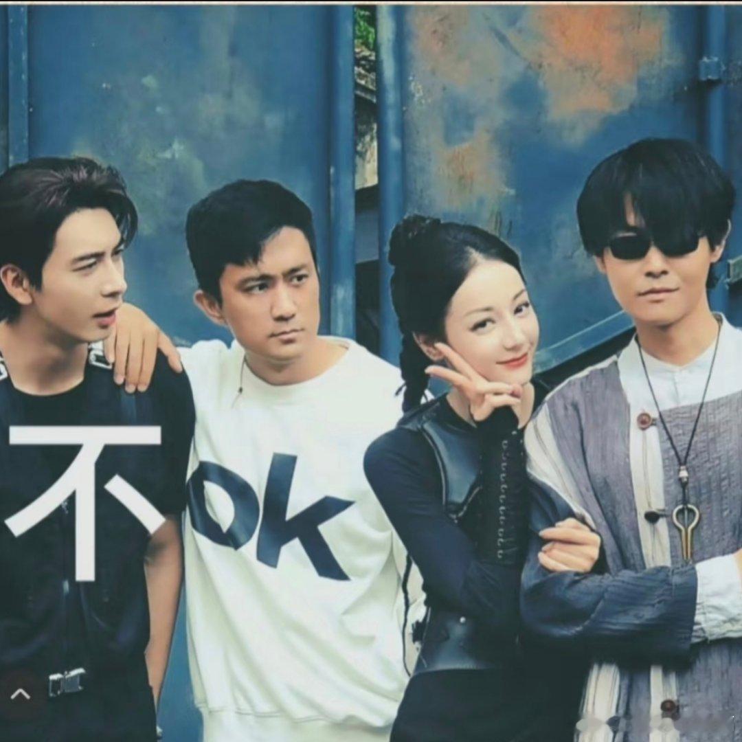 剧外， 邢深给了自己一个圆满的大结局  邢深穿着他那个旧布衣嘴角都压不下来现任哥