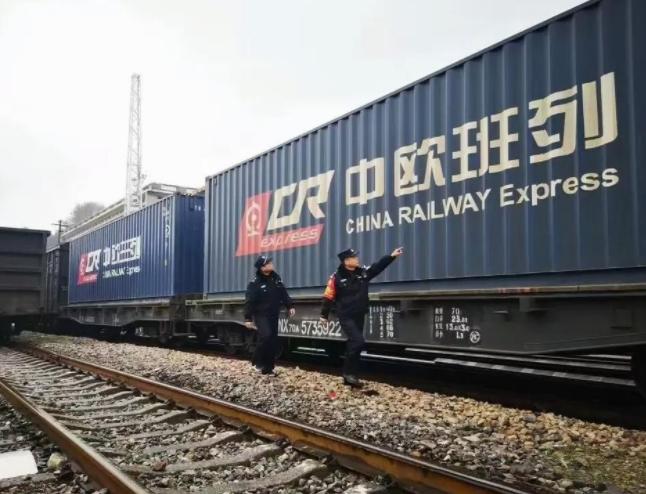 “中欧班列”，快要被玩坏了！

中欧班列这趟曾经的 “黄金通道”，如今正慢慢变成