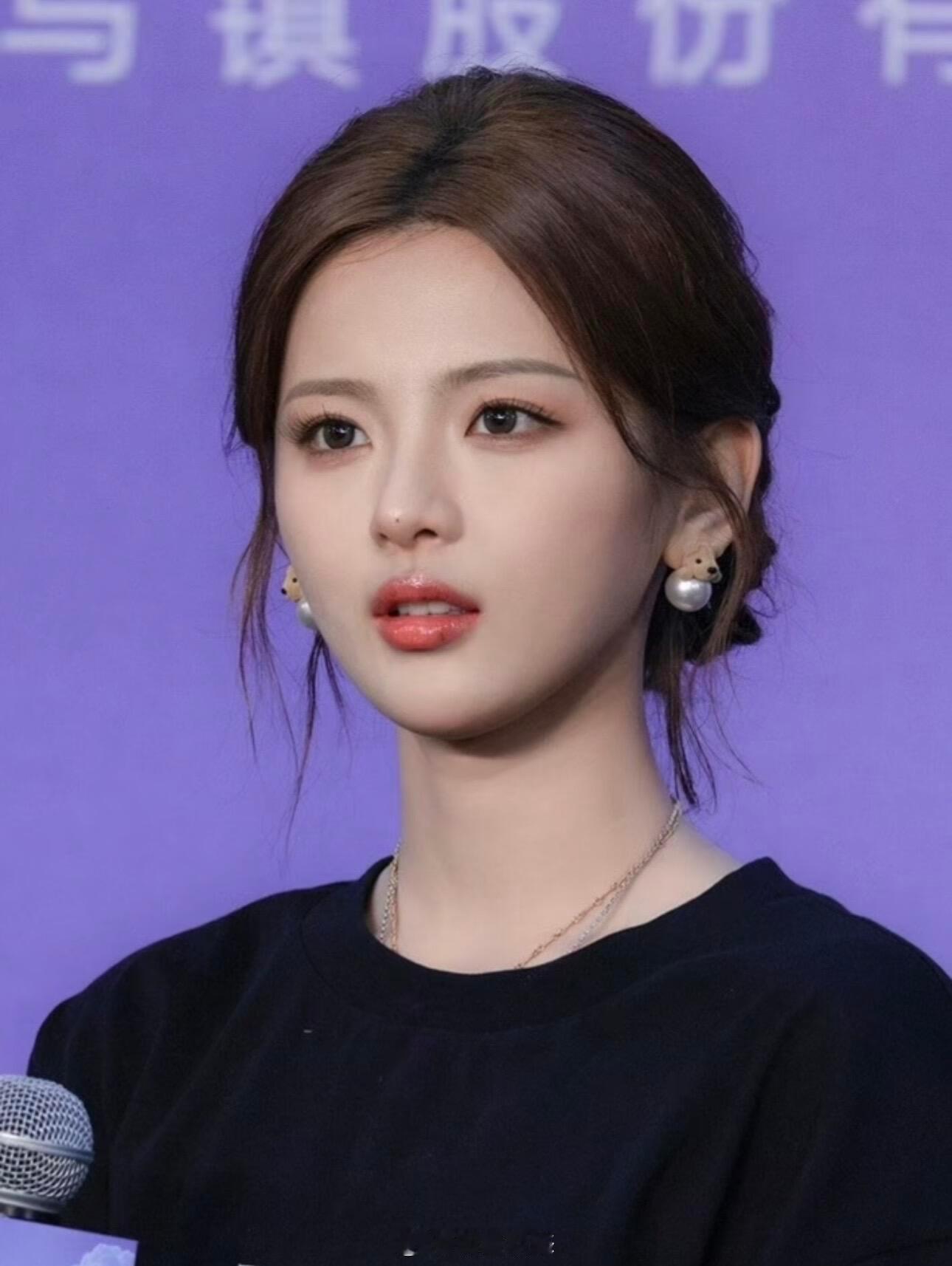 这五官是挑不出什么毛病了吧？ 