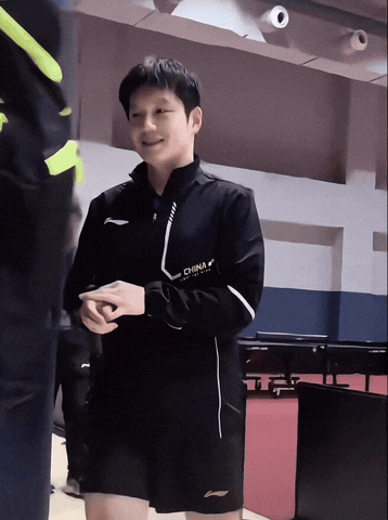 又想看樊振东打球了。真的感觉，一日不见如隔三秋。这几天反复观看了樊振东巴黎奥运会