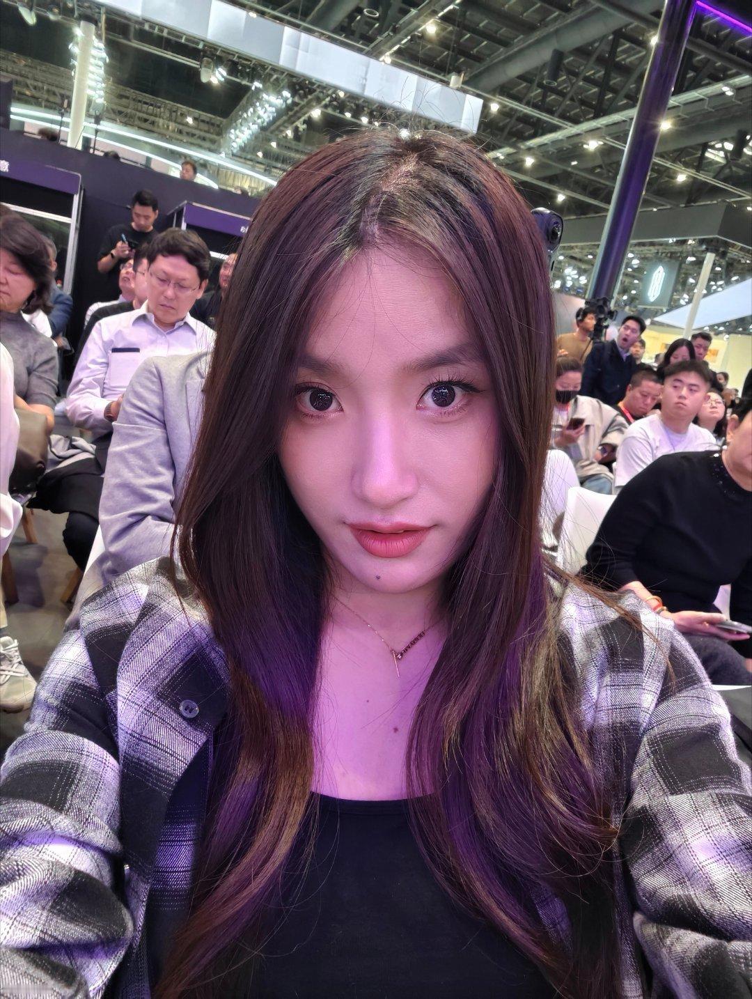 北京车展魏牌V9X发布会霍思燕和杜江来了！从我旁边经过居然没看到。你们想看不？