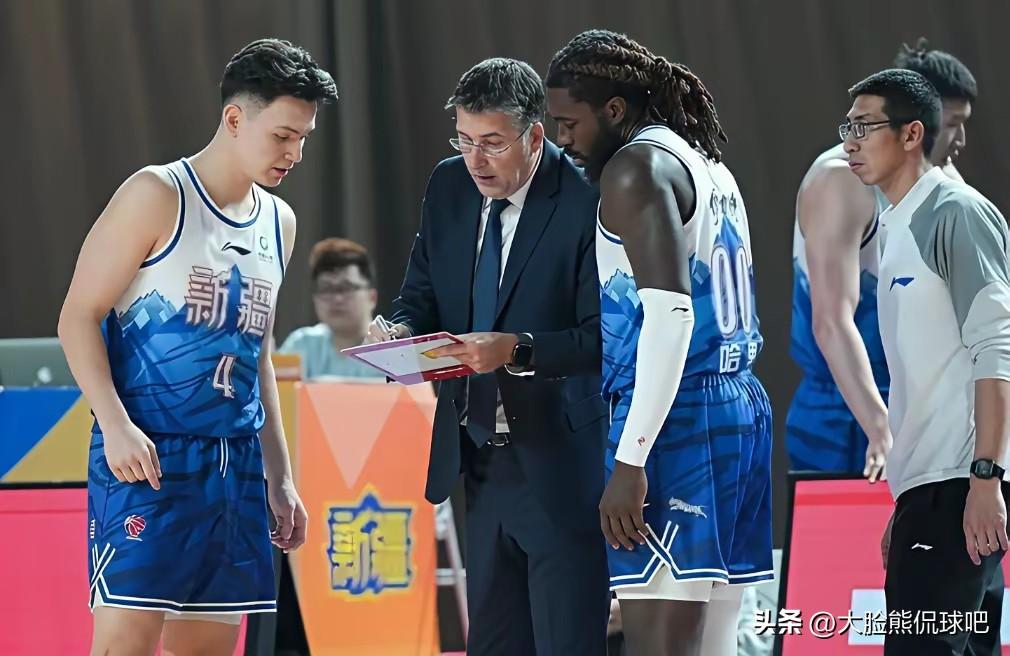 格兰的固执葬送了比赛！
昨晚新疆主场输给了吉林最大的原因就是主教练格尔的固执用人