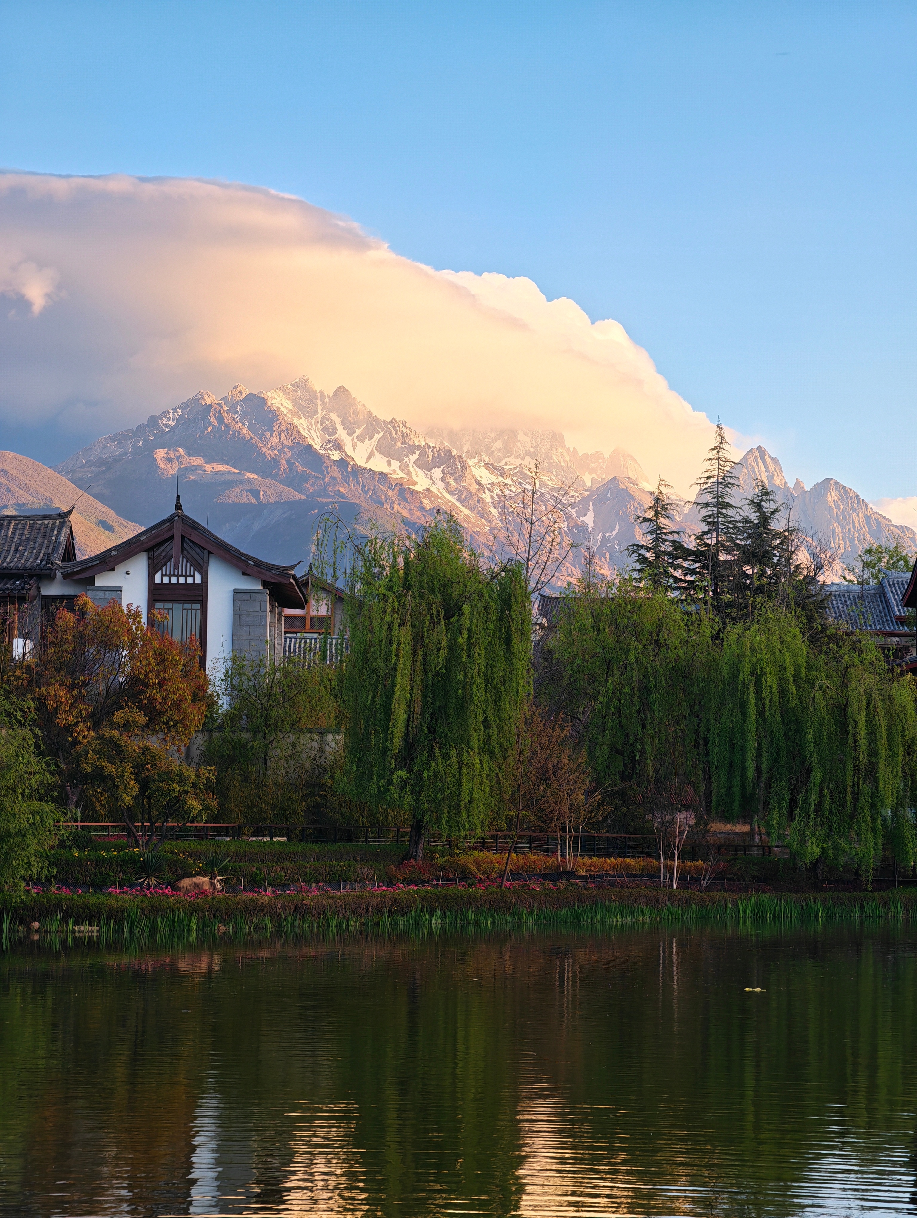 连休3天高速免费早上好呀老铁们，这周末就是清明节小长假了，这次和周末连起来休3天