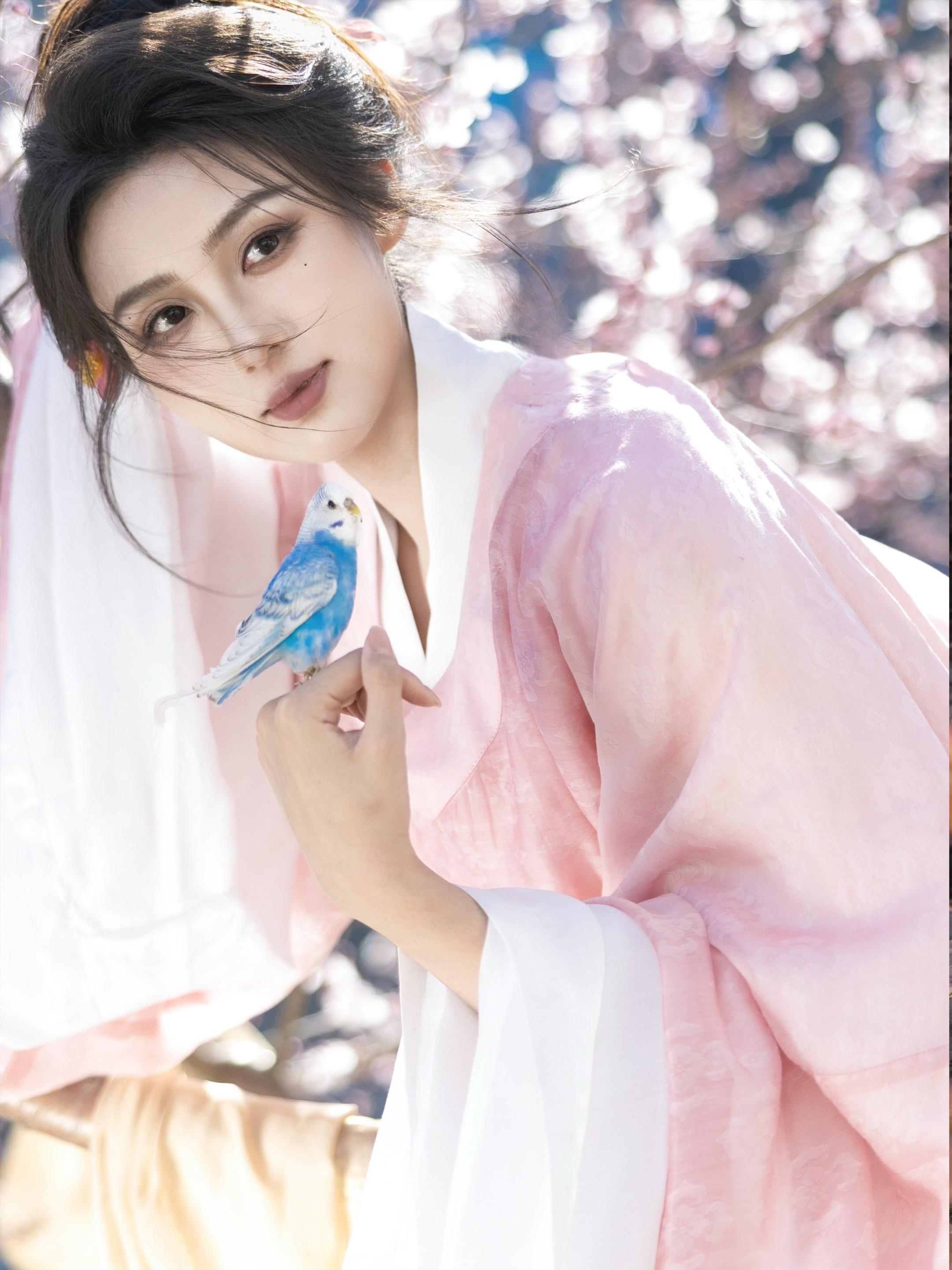 ‘ 桃花红、柳色青 ’趁北京天气好 争取做北京最快开花的女人！