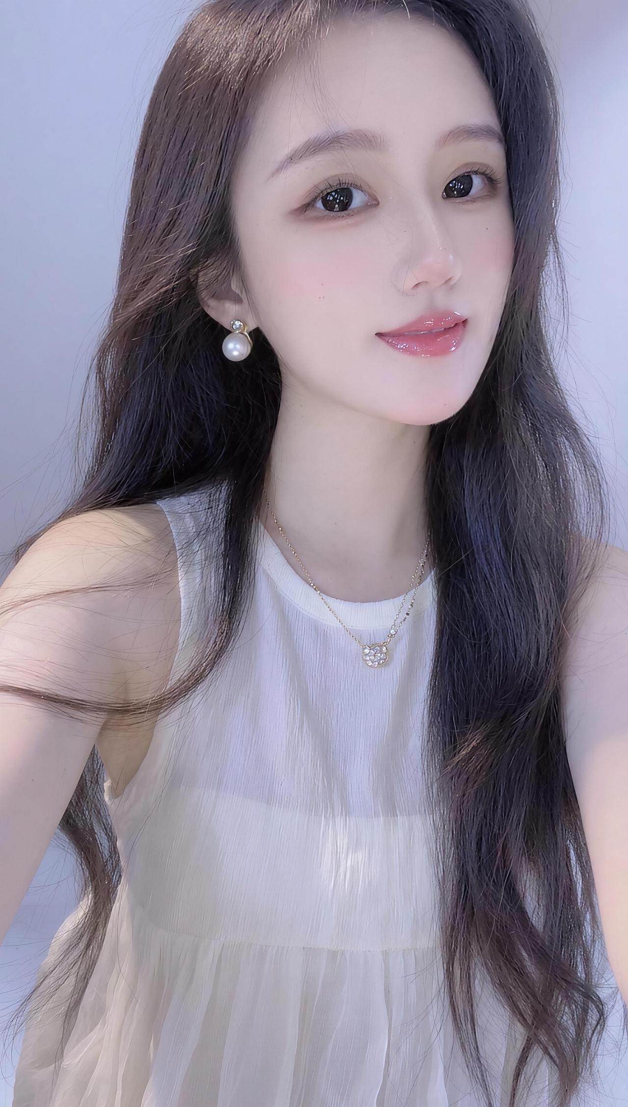 缘分本就稀薄寡淡，相遇即是上上签了，这辈子遇见对你好的人容易，但是始终待你如初的