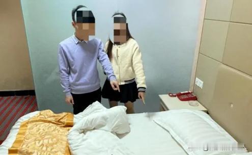 江苏淮安，男子心情烦闷想放松一下，便来到一家按摩店，15分钟后男子结束服务，正准