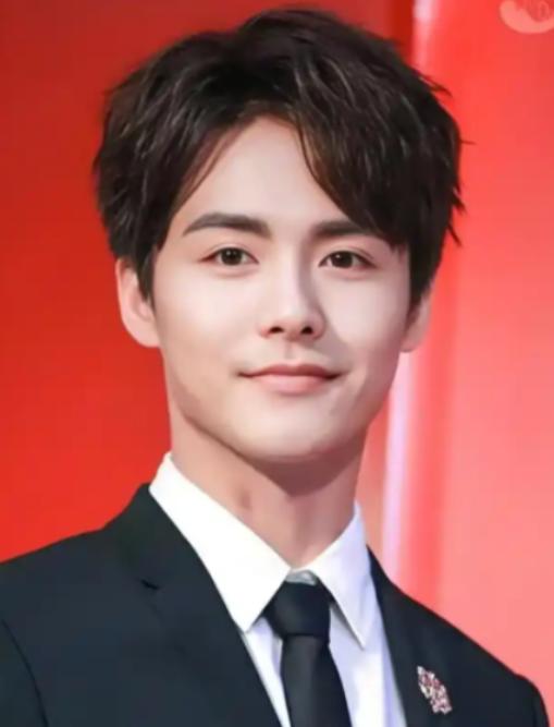 1991年中秋夜，五岁的马天宇送上毒药，亲手“害”死了亲生母亲，母亲安然去世，马