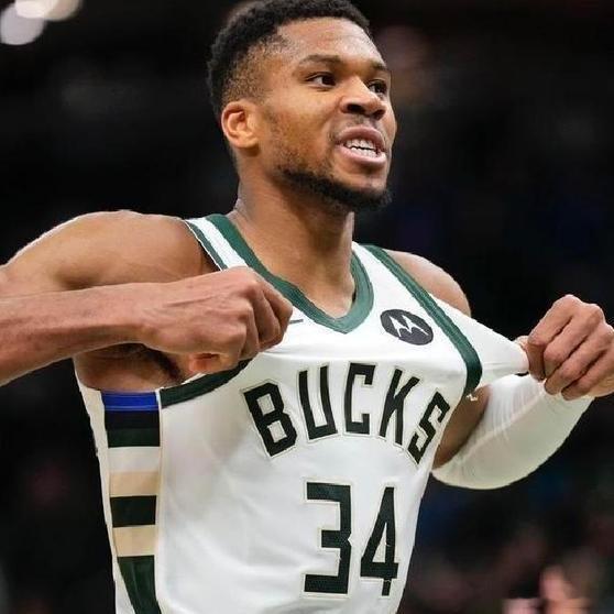 《文班亚马获字母哥盛赞》在圣安东尼奥马刺以119比101击败密尔沃基雄鹿之后，扬