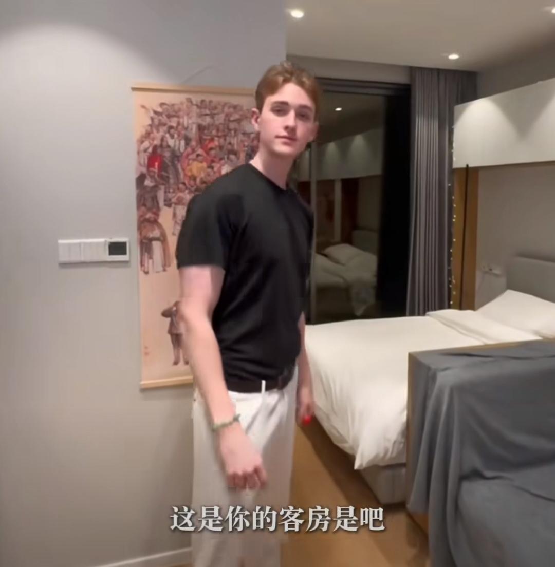 看了王水牛的视频，才发现这么多女生愿意无条件献身给他，都在他的精准算计之内。
王