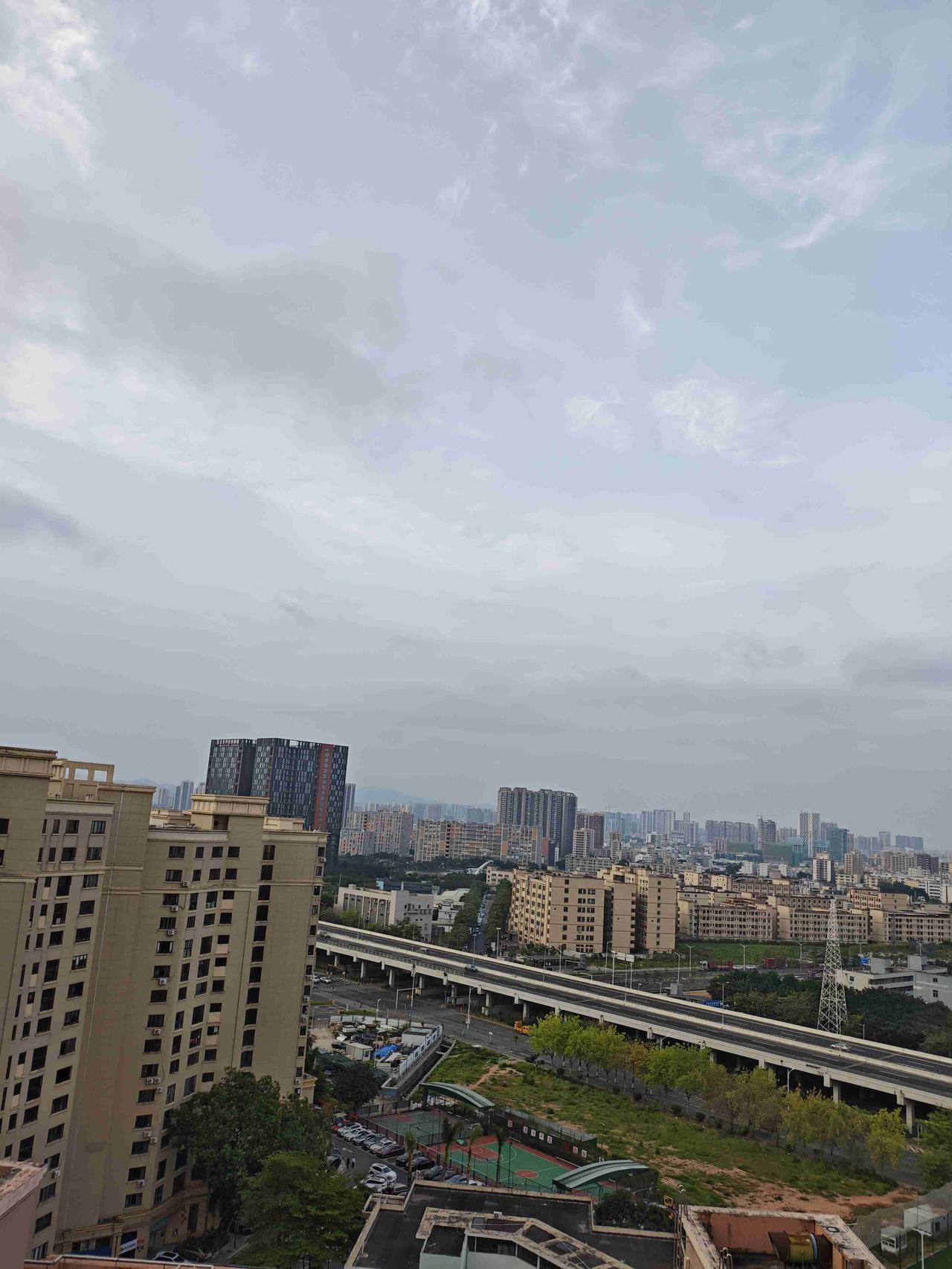 我的今日状态：😁轻松愉快
我这里的天气：☁️阴天：深圳今日阴，气温23度到29