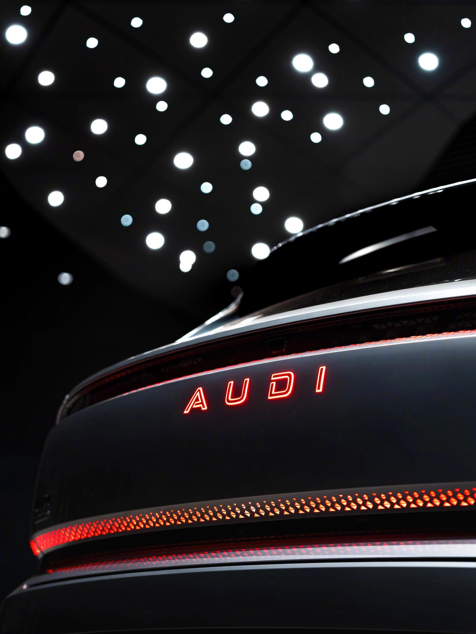 前卫设计直击审美灯环闪耀自成焦点过目难忘 