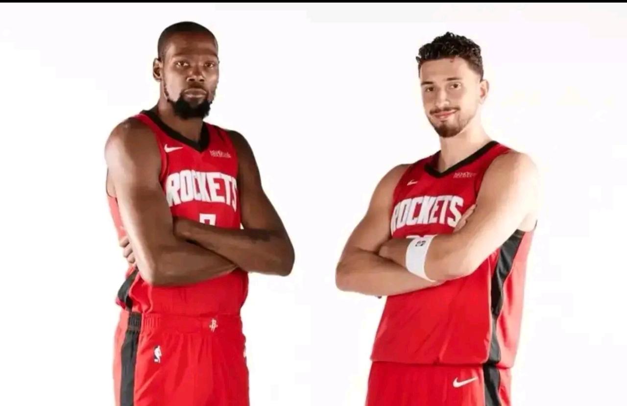 火箭这么多选秀权，为什么不交易个后卫来？


到底是想摆烂还是想争冠啊？真离谱