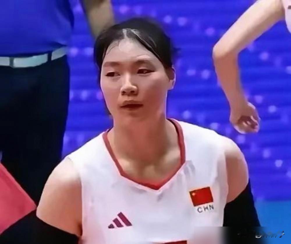 堂堂中国女排被泰国队逼上绝路，竟是因为主帅死磕一个体能透支的老将。
8月30日