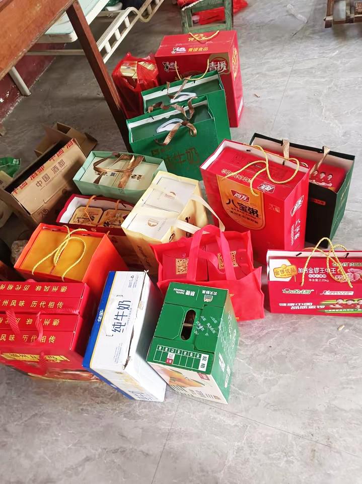 2026年春节后，我带着打工攒下的5000多块钱回了趟老家。

过年走亲戚，家家