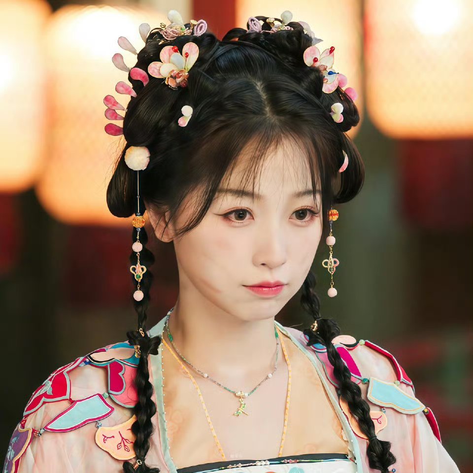 虞书欣、丁禹兮《永夜星河》开播一周年，是遇到凌妙妙、慕声的第一年，一周年快乐 ​