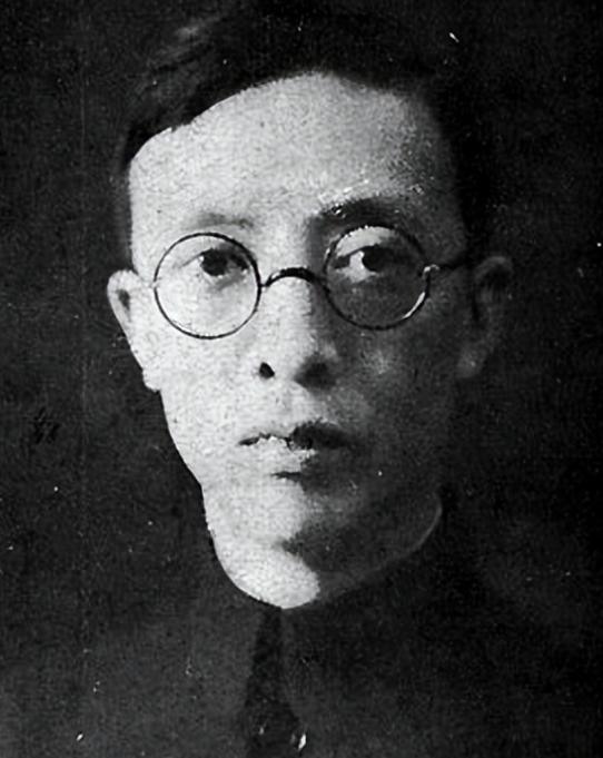 儿子带2700根金条去台湾，葬身海底，叶秀峰半辈子积蓄打了水漂。

1949年1