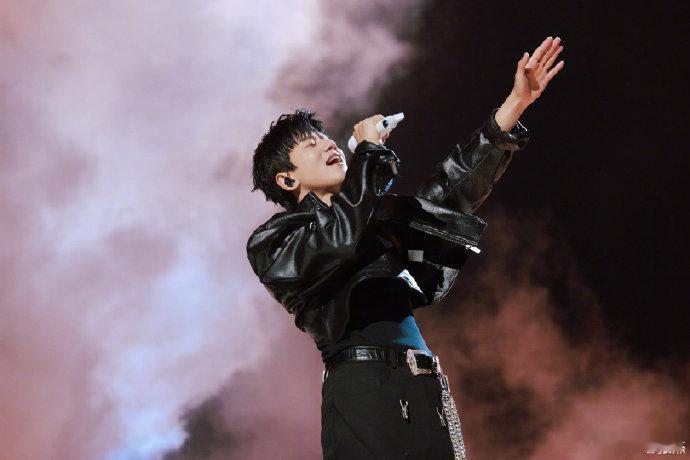 张杰献唱电影频道开播30周年主题曲蹲一个张杰的献唱舞台！电影频道 30 周年必须