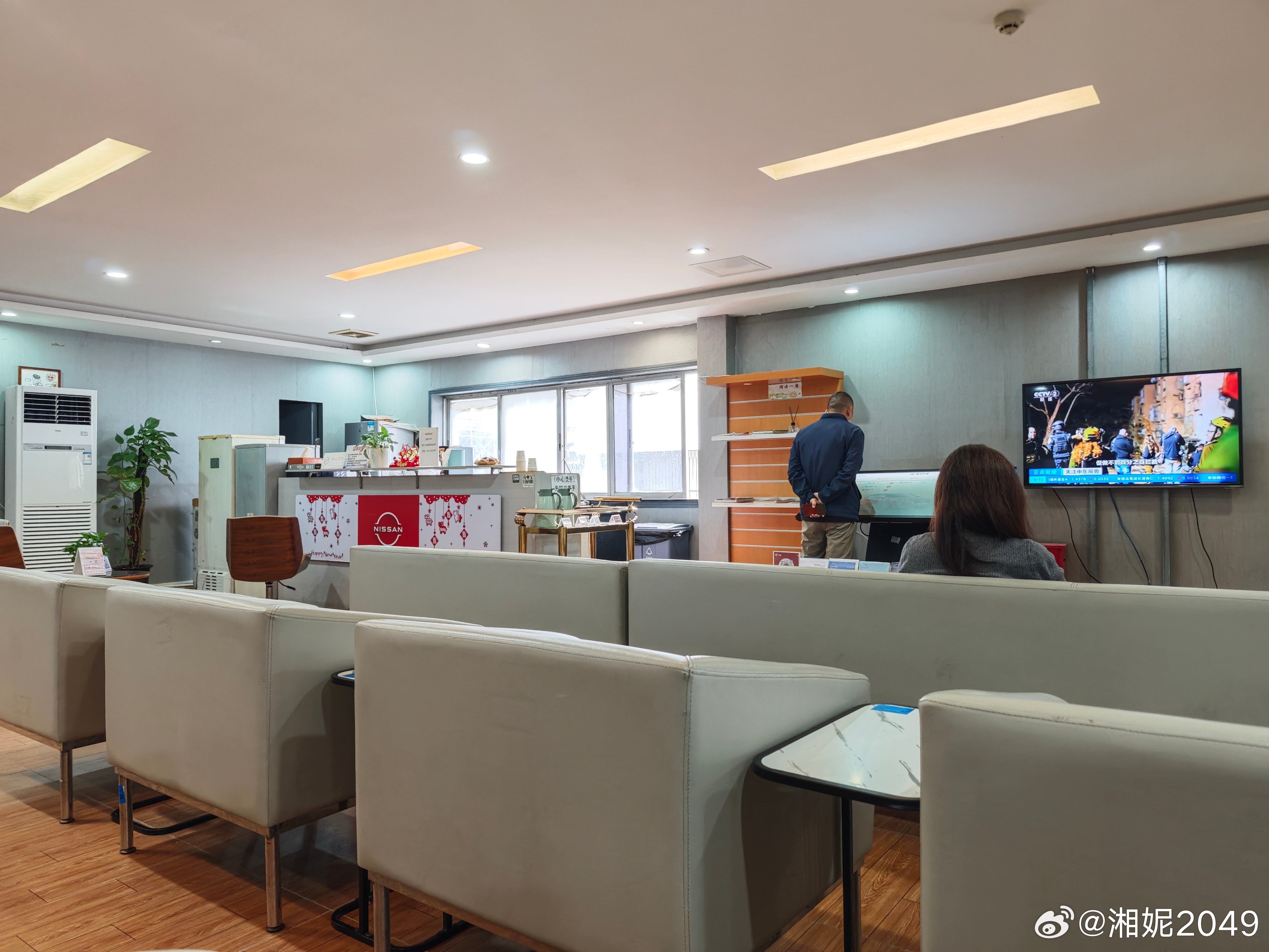 早起干完活立马就来日产店升级N6的车钥匙，我以为我已经来的很早了，没想到休息区已