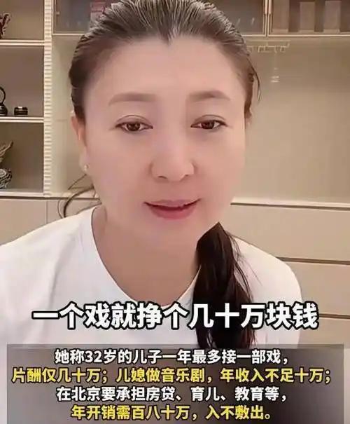 现在最懊悔的人，怕是闫学晶本人了。
不是因为被网友追着吐槽，也不是因为代言品牌慌