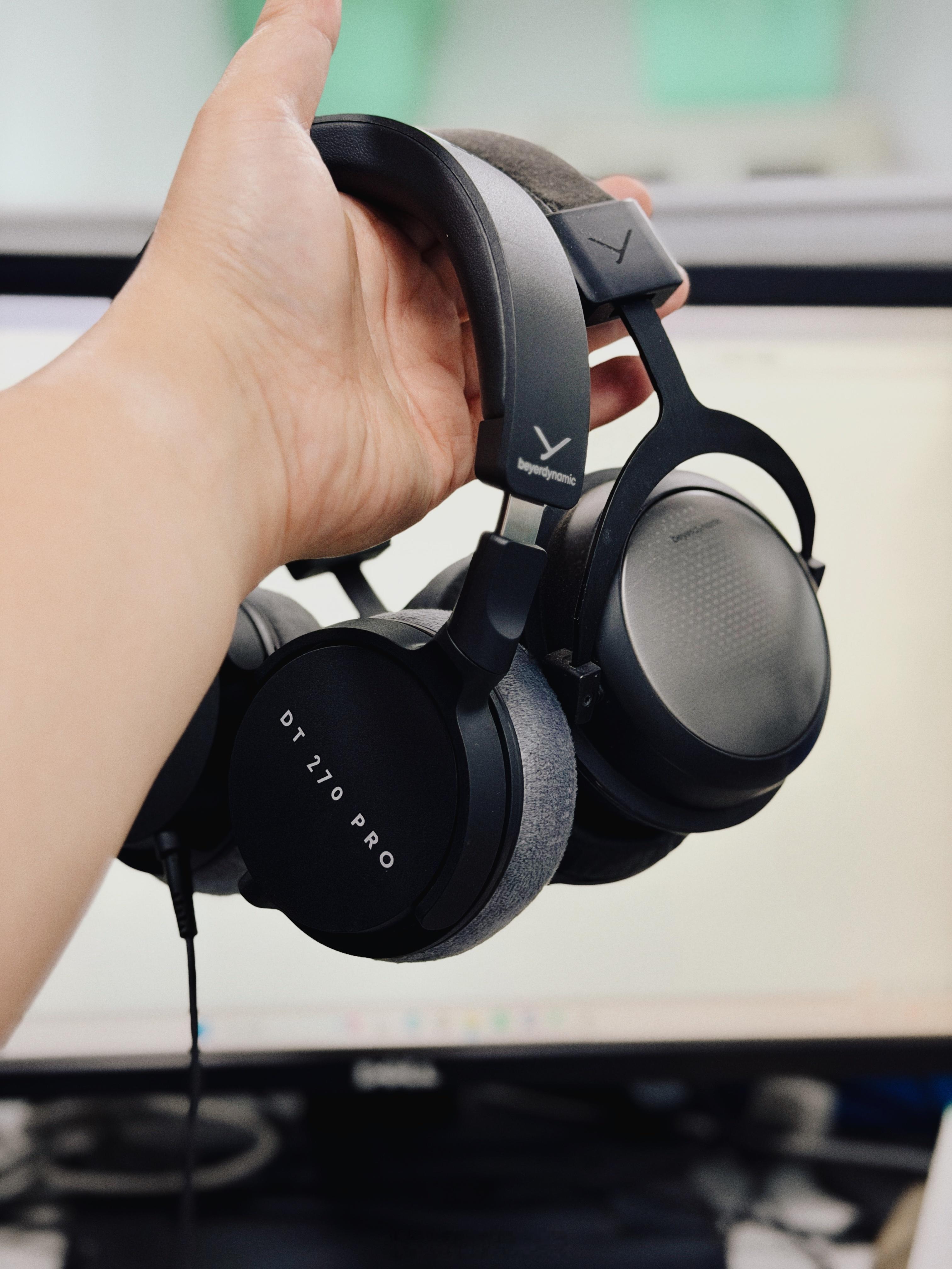 办公室工具耳机迎来新老交接，T5要送回九段的hifi车库 喽耳机发烧友闲来无事开