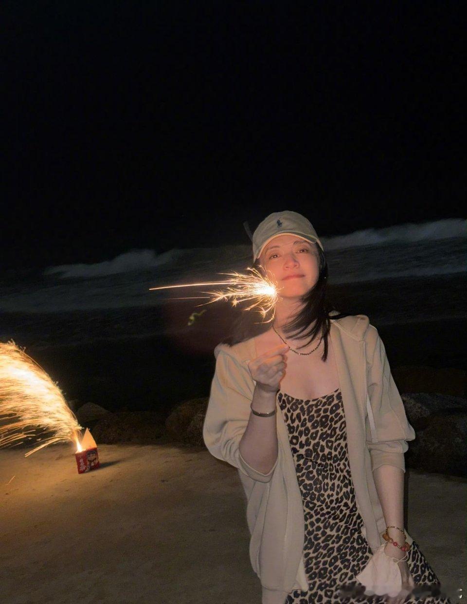 姚晨怒斥深圳违规私转患者救护车本该2.8公里到三甲，却被强行拉去3.8公里外的民